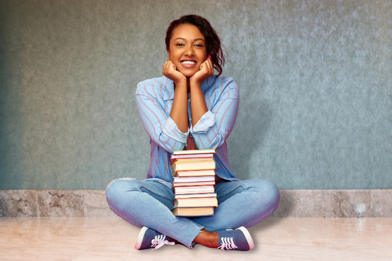 mom choosing curriculum to start homeschooling